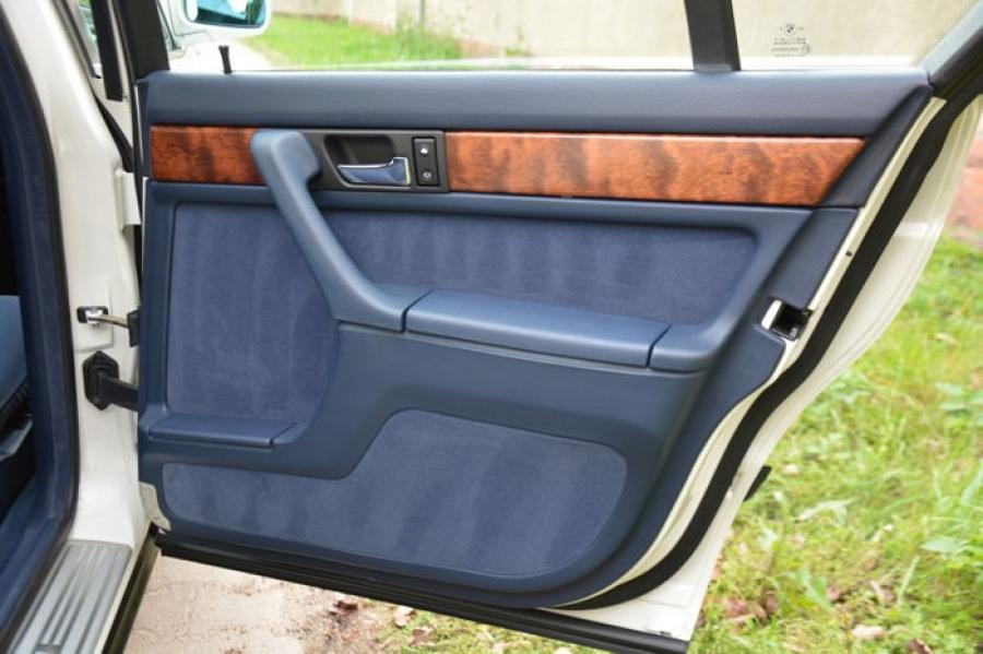 Детали интерьера BMW 740i (E32) 1992 года  (UK) (фото 143 из 170)